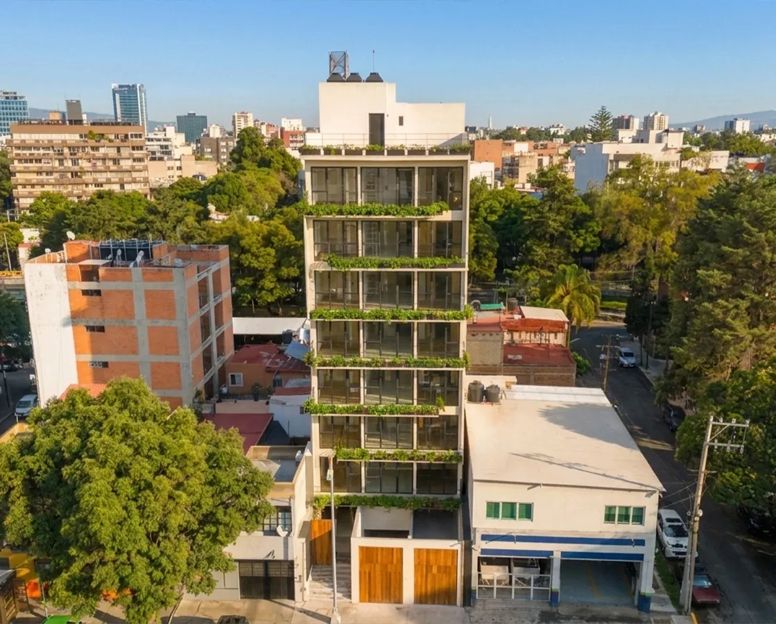 Edificio Vía Patriotismo con ventanería de aluminio