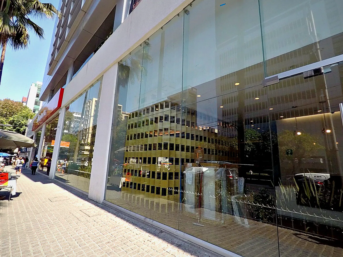 Fachada comercial de cristal templado en Reforma 333